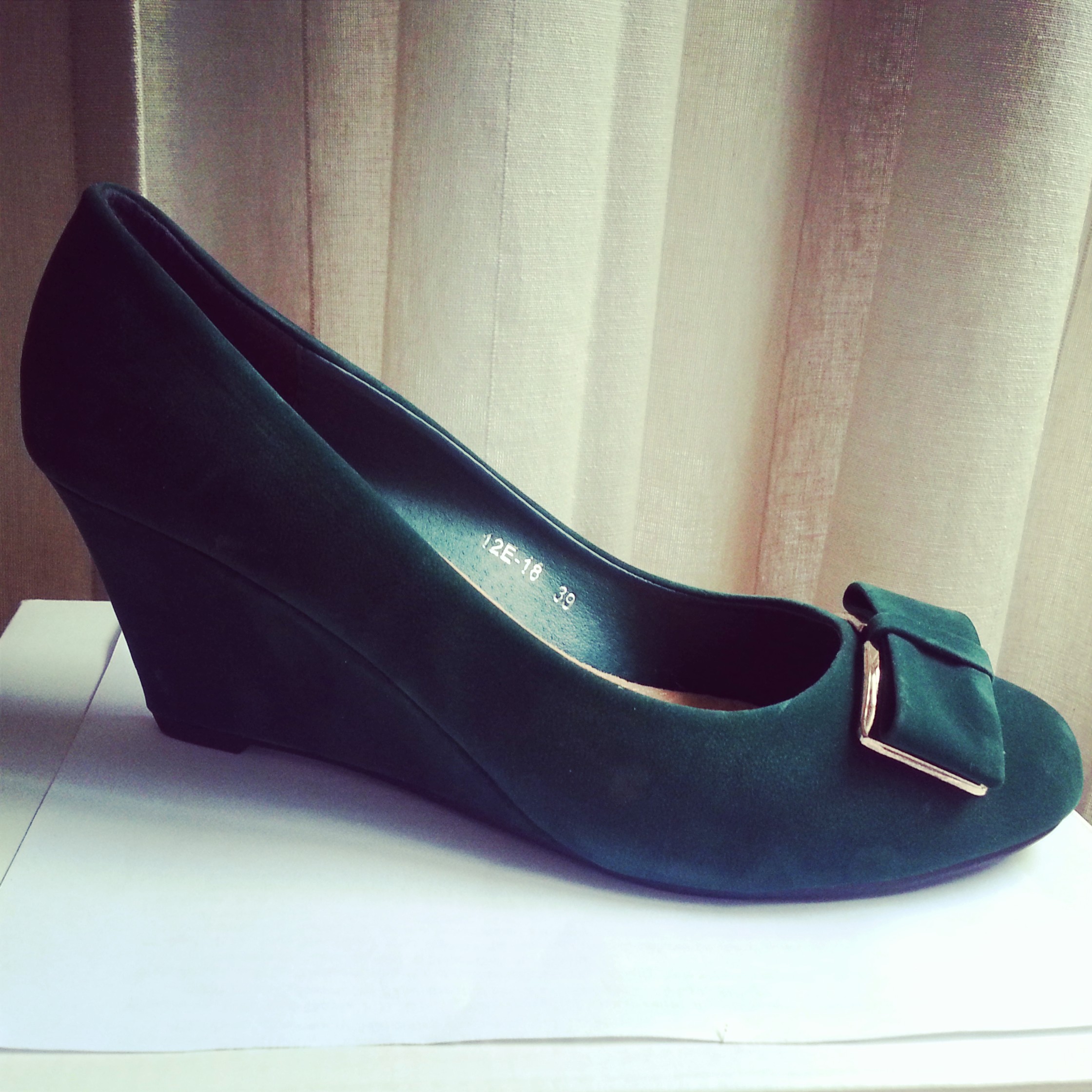 emerald green wedge shoes